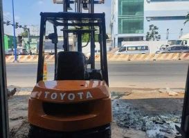 Cho thuê xe nâng tại Thuận An - LH: 0967.580.676