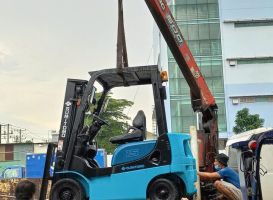 Cho thuê xe nâng tại Bình Dương - LH: 0967.580.676